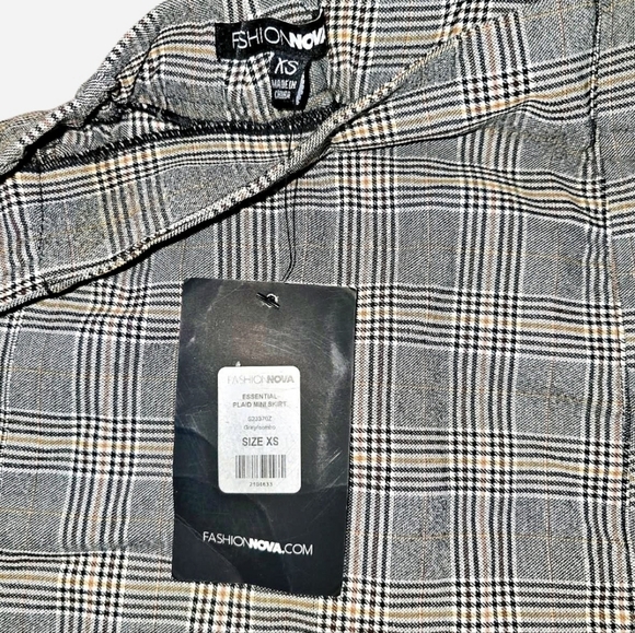 Fashion Nova Plaid Mini Skirt XS NWT Classic Stretchy Check - Picture 4 of 4